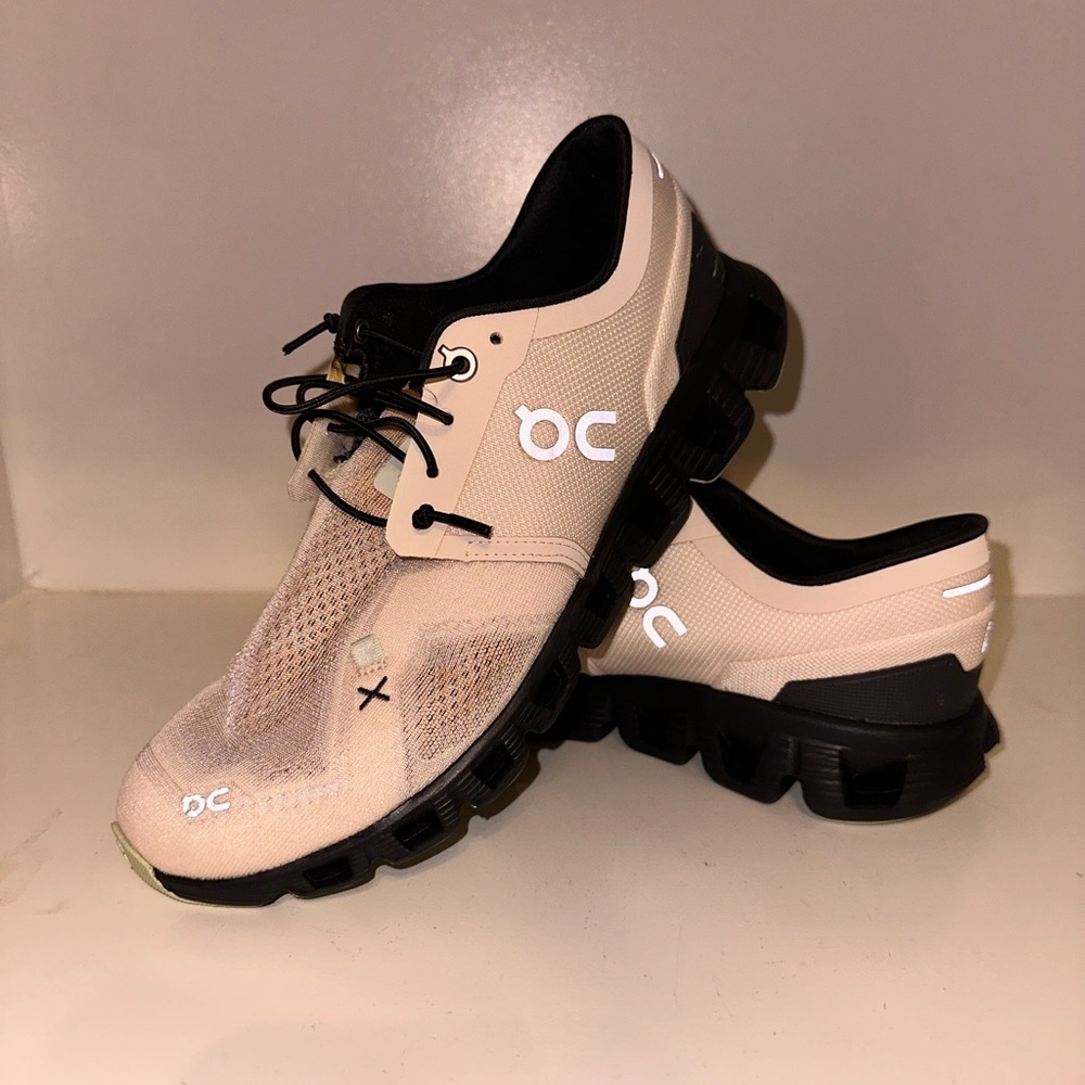 On Running On Cloud Cloud X Sneakers